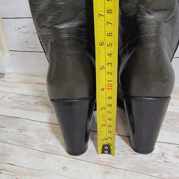 Chanel Leather Mid-Calf Boots From the Fall 2008 Collection by Karl Lagerfeld - Picture 16 of 16